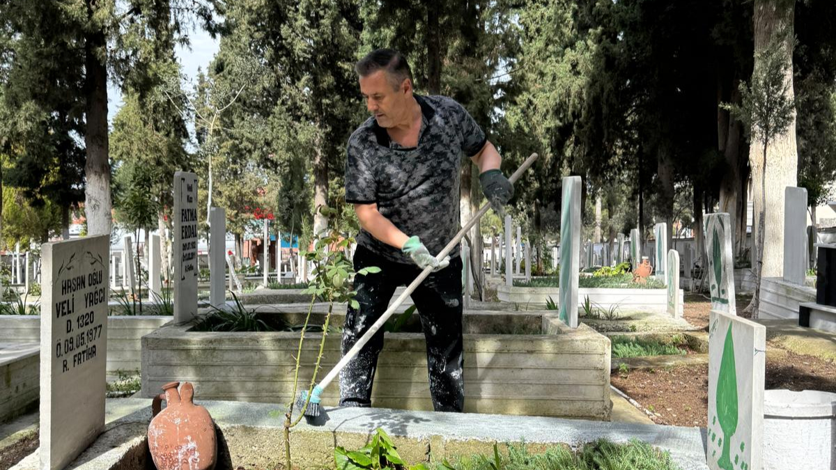 Mezarlığı Bahçeye Çevirdi: Gönüllü Hizmeti Takdir Topladı