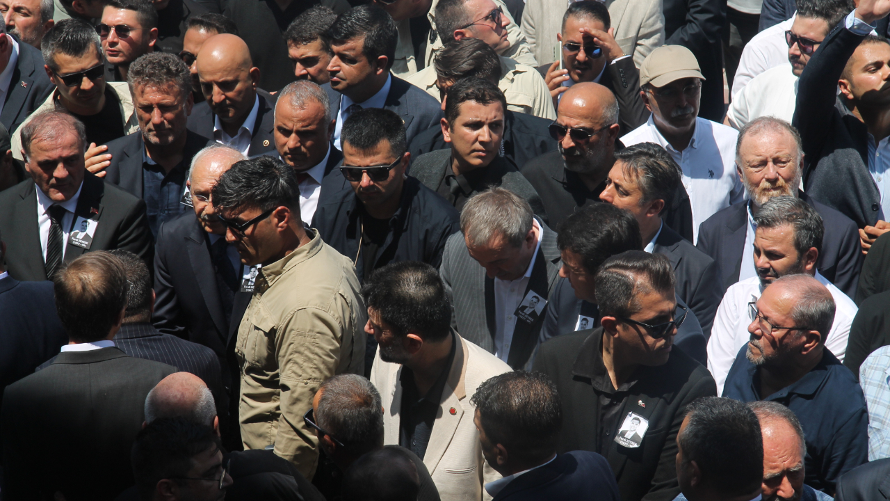 Manisa, Ferdi Zeyrek’i Gözyaşlarıyla Uğurladı