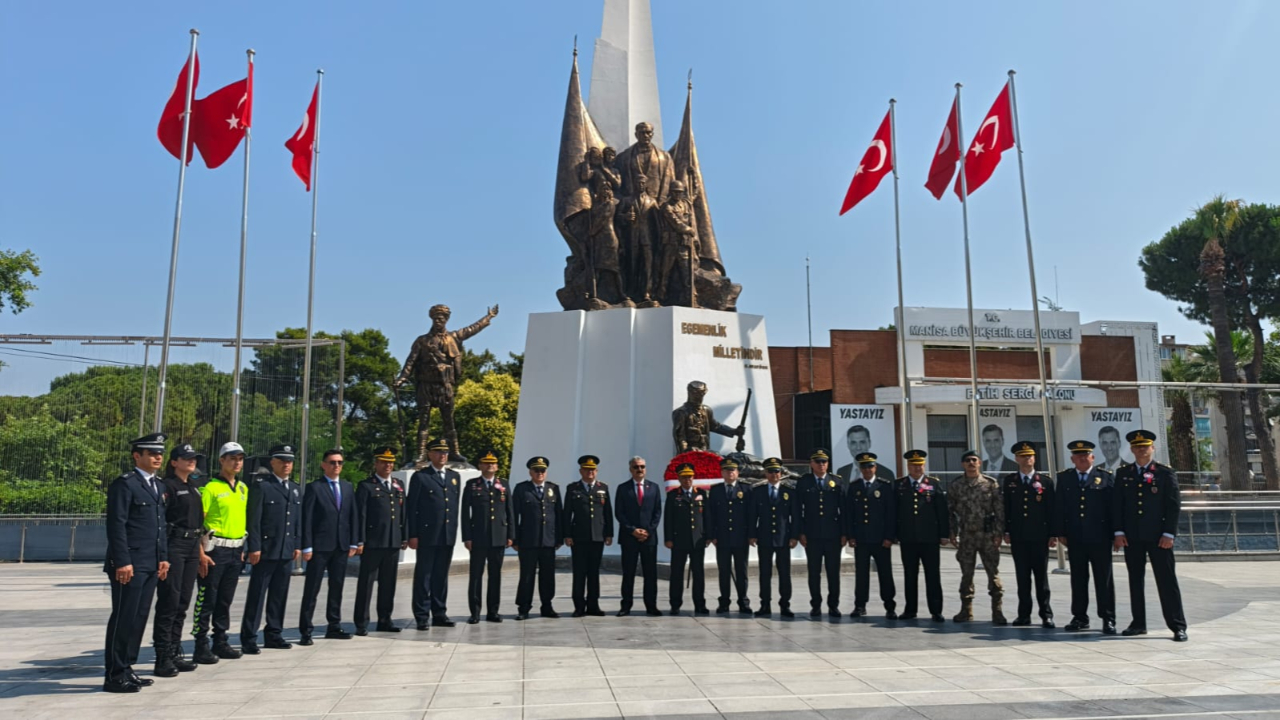 Manisa&#039;da Jandarma Teşkilatı Cumhurıyet Meydanında