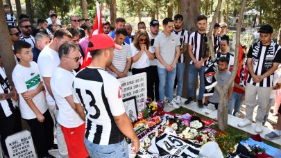 Ferdi Zeyrek, Babalar Günü’nde Mezarı Başında Anıldı