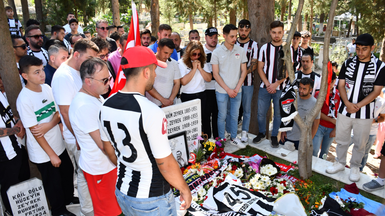 Ferdi Zeyrek, Babalar Günü’nde Mezarı Başında Anıldı