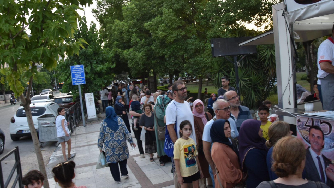 Dostlar Meclisi&#039;nden Anlamlı Talep: Gediz Kavşağı’na Ferdi Zeyrek’in Adı Verilsin