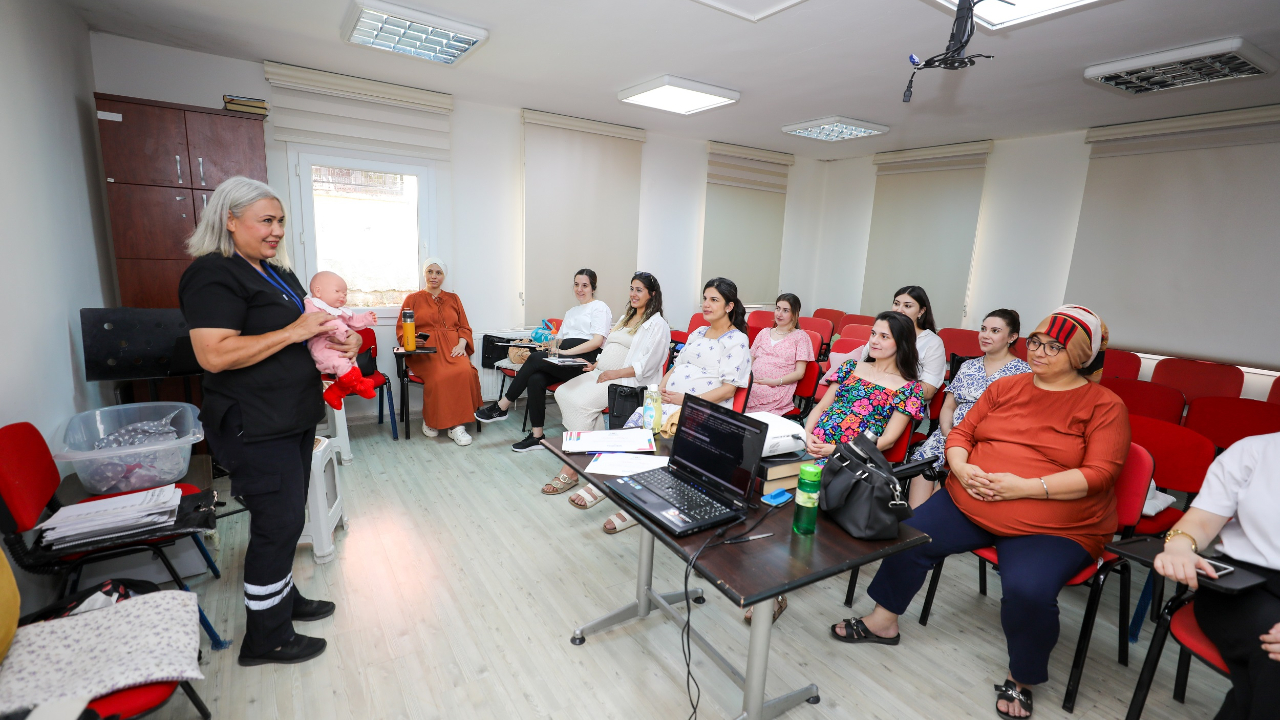 Gaziemir Belediyesi’nden Anne Adaylarına Güvenli Doğuma Hazırlık