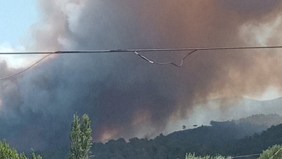 Akhisar Karaköy'deki Yangına Müdahale Sürüyor: Tahliyeler Başladı