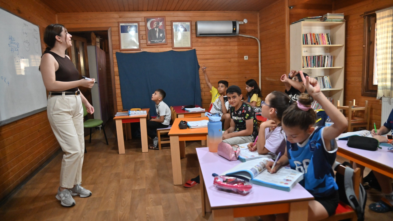 Manisa’da Yaz Kurslarına Büyük İlgi: Miniklere Hem Eğitim Hem Eğlence