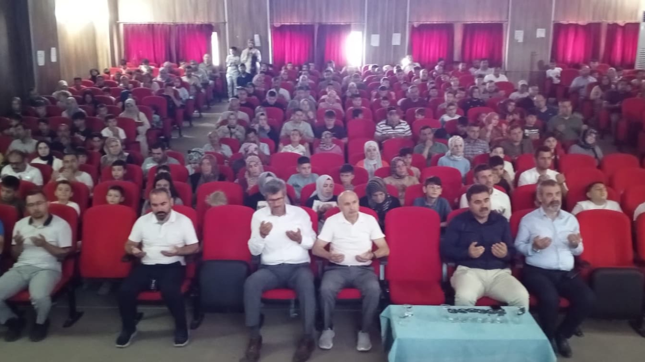 Akhisar’da Yatılı Yaz Kur’an Kursu Dualarla Başladı