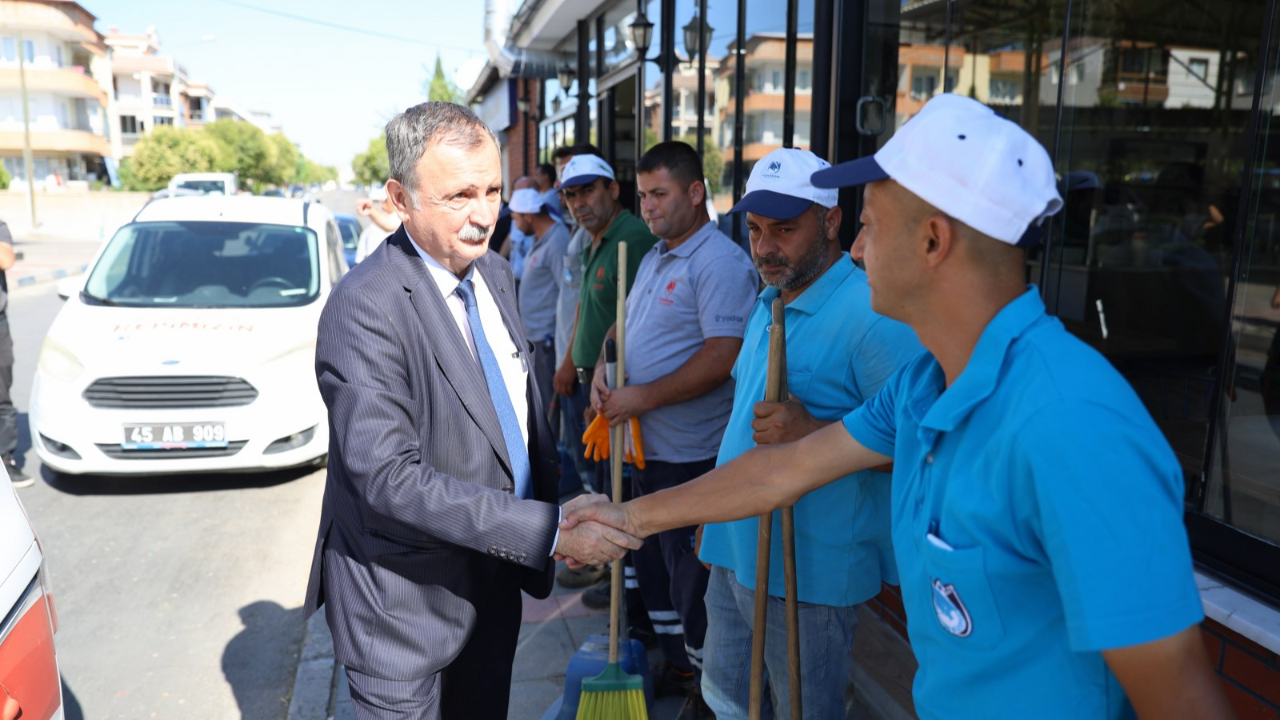 Yunusemre’de Parklar Yenileniyor, Mahalleler Güzelleşiyor