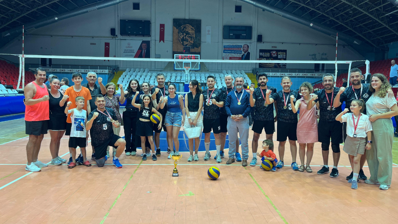 Manisa Valilik Kupası&#039;nda Şampiyonluk Serisi: Turnuvayı Namağlup Tamamladılar