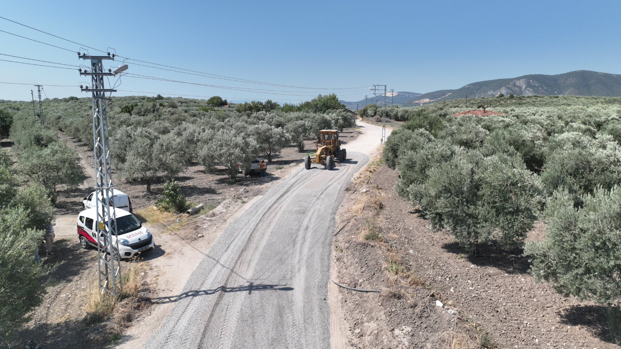 Akhisar Belediyesi&#039;nden Dereköy-Sakarkaya Yoluna Konforlu Dokunuş