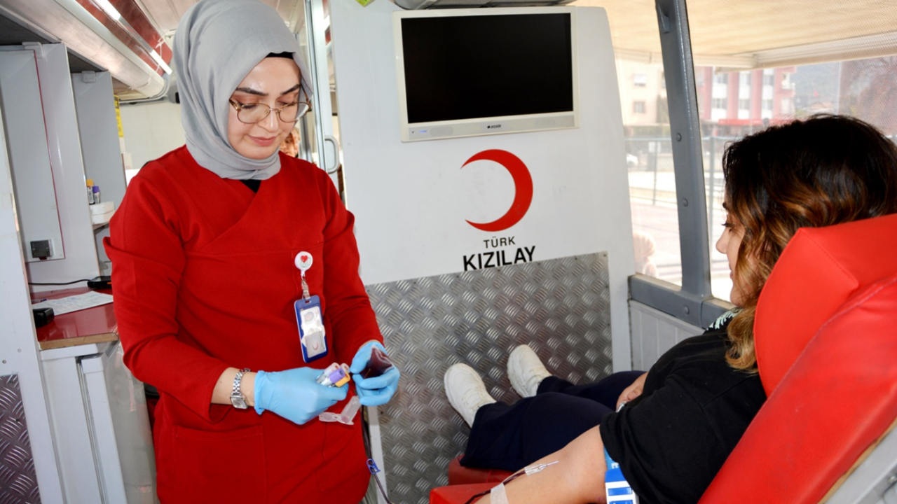 Manisa Kızılay’dan 15 Temmuz’da Kan Bağışına Kamp Sandalyeli Teşvik