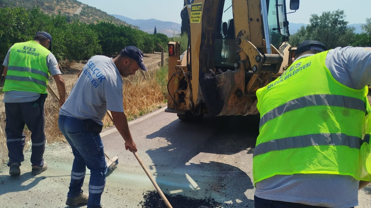 Efes Selçuk Belediyesi’nden Barutçu–Zeytinköy Yoluna 60 Tonluk Müdahale