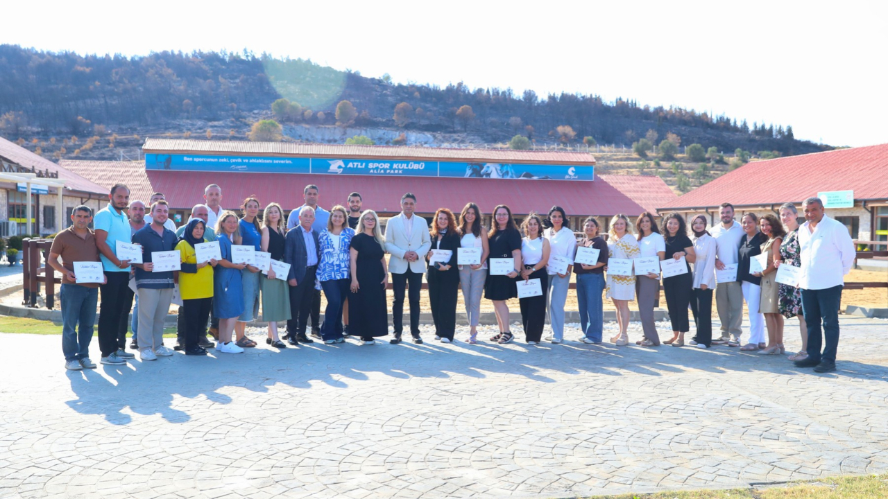 Aliağa’da Özel Çocuklara Umut Olan Merkez: Eğitmenlere Teşekkür Sertifikası