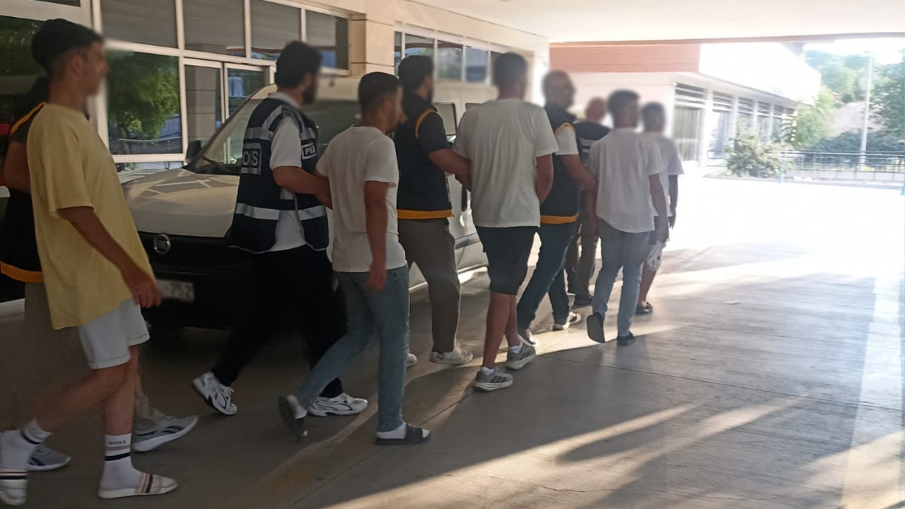 Manisa’da 70 Yaşındaki Vatandaşı 1,2 Milyon TL Dolandıran Şebekeye Operasyon: 5 Kişi Tutuklandı