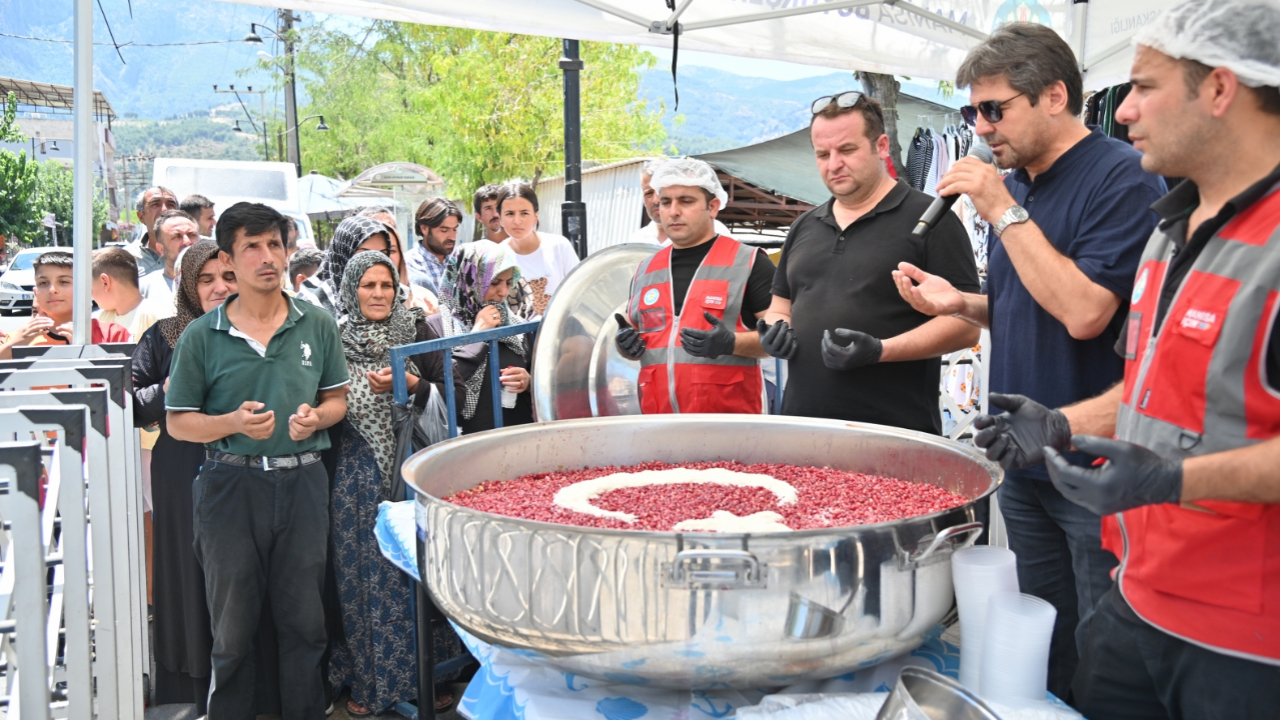 Manisa Büyükşehir’den Binlerce Kişiye Aşure İkramı