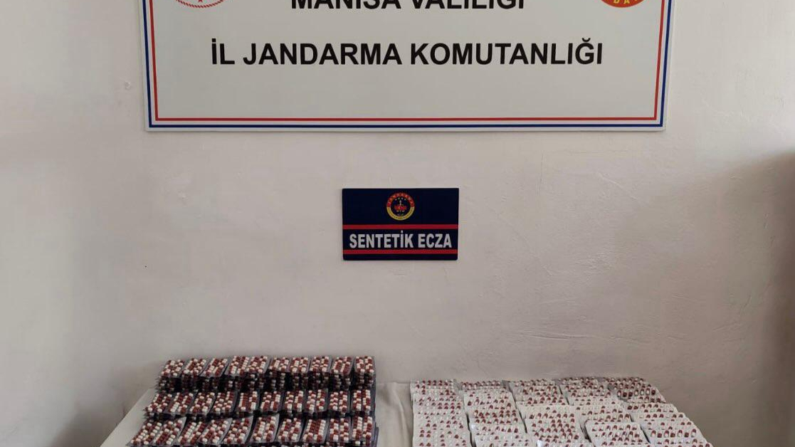 Manisa&#039;da Uyuşturucu Operasyonu: 5 Şüpheli Tutuklandı, 4.500’den Fazla Sentetik Hap Ele Geçirildi
