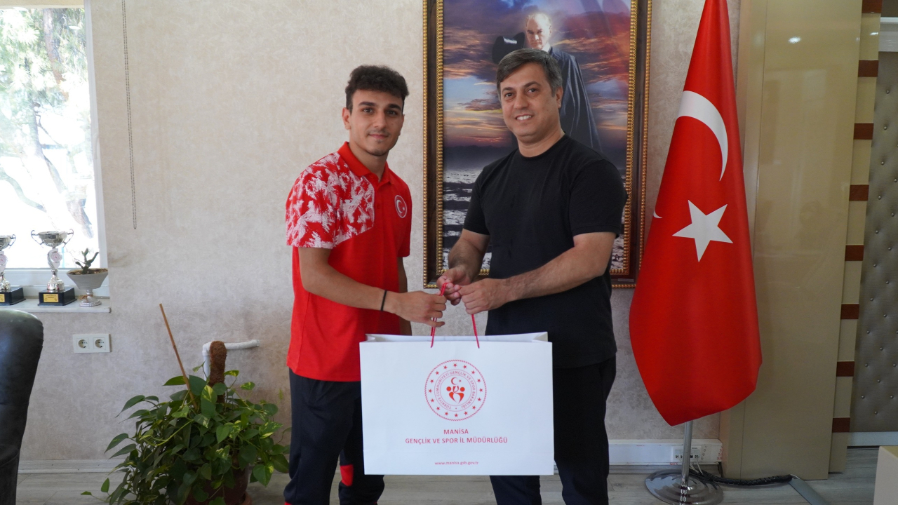 İl Müdürü Öztürk’ten Balkan Üçüncüsü Buğra Güleryüz’e Tebrik Ziyareti