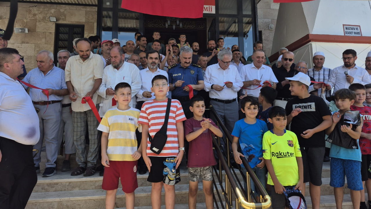 Keçiliköy Camii Dualarla Açıldı