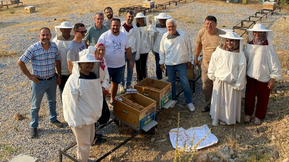 Manisa Büyükşehir’den Arıcılara Uygulamalı Eğitim Desteği