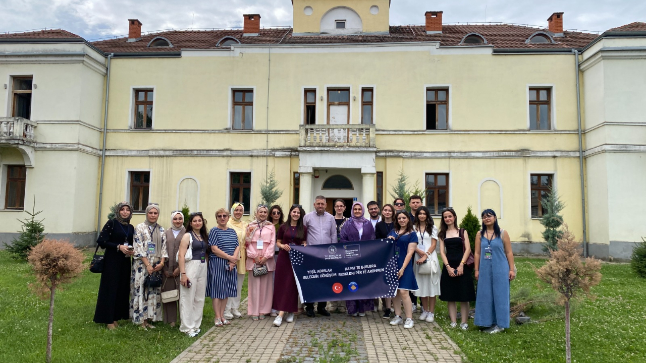 Manisalı Gençler Yurt İçi ve Yurt Dışı Projelerle Ufuklarını Genişletti