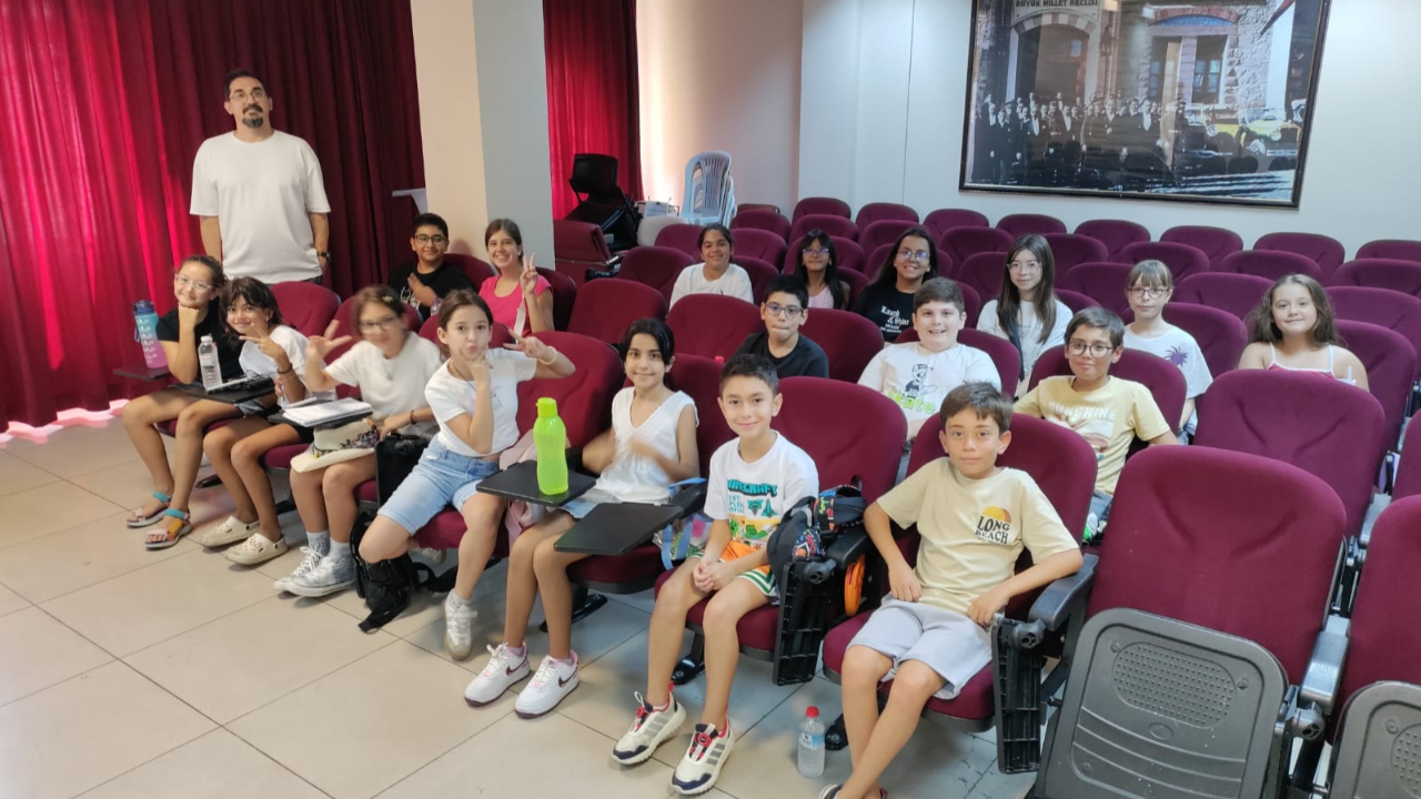 Çiğli Belediyesi Gençlik Tiyatrosu Yeni Sezona Başladı