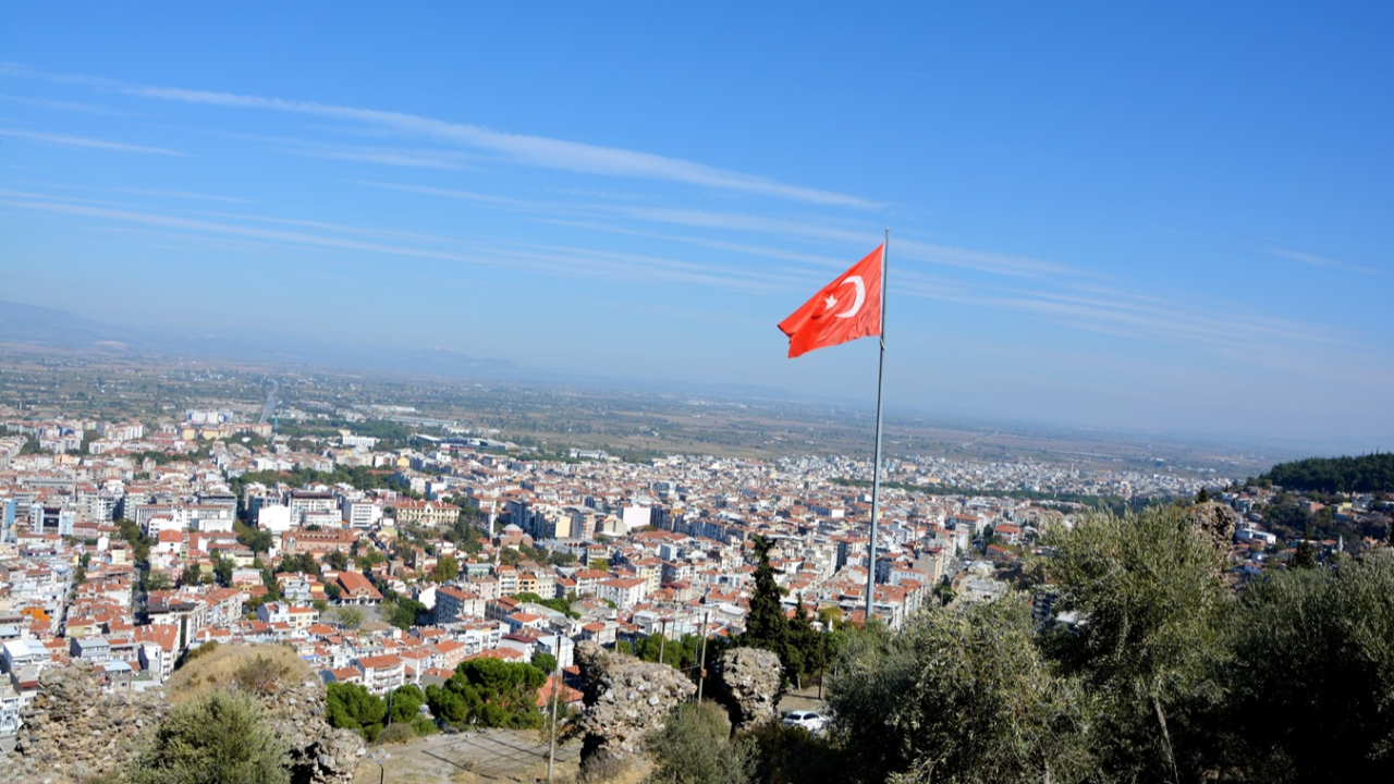 Manisa’nın Kurtuluşunun 103. Yılında Şehir Geçmişten Geleceğe Umutla Yürüyor
