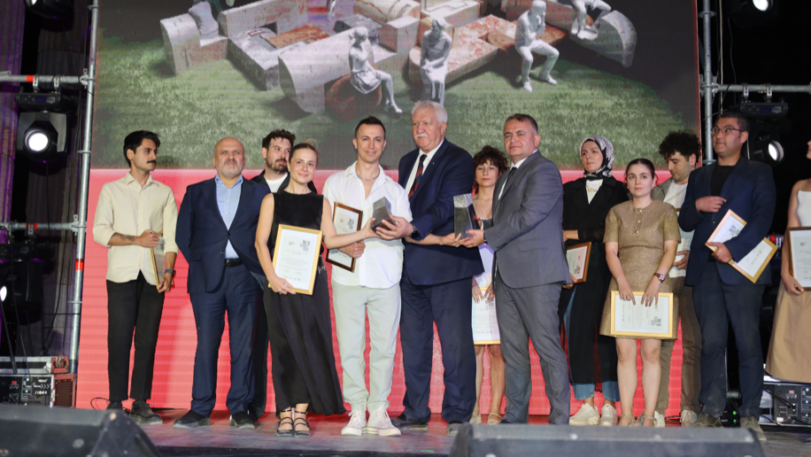 EMİB’in “Doğal Taş Gala Gecesi”nde Çifte Ödül Töreni