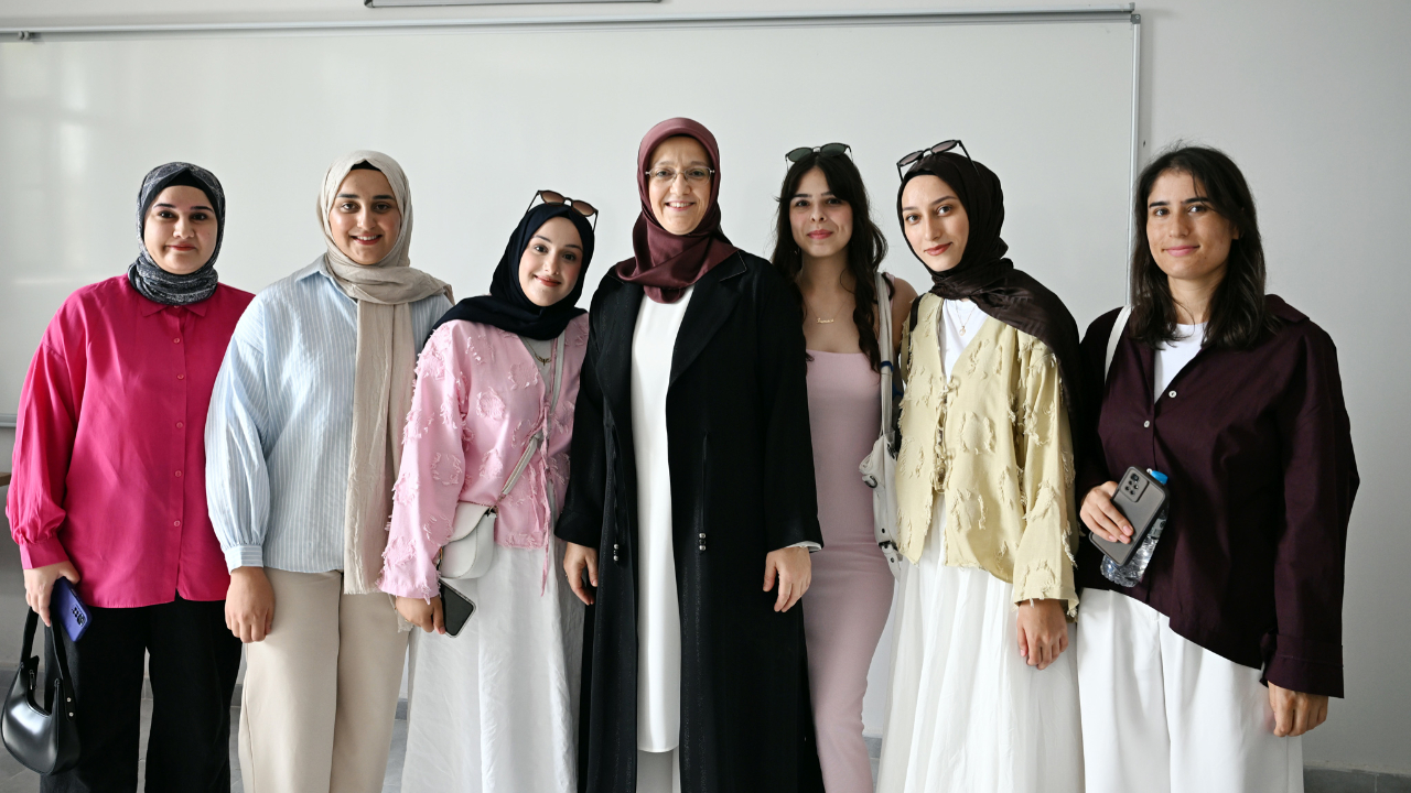 Rektör Kibar fakülteleri ziyaret ederek ilk derslere katıldı