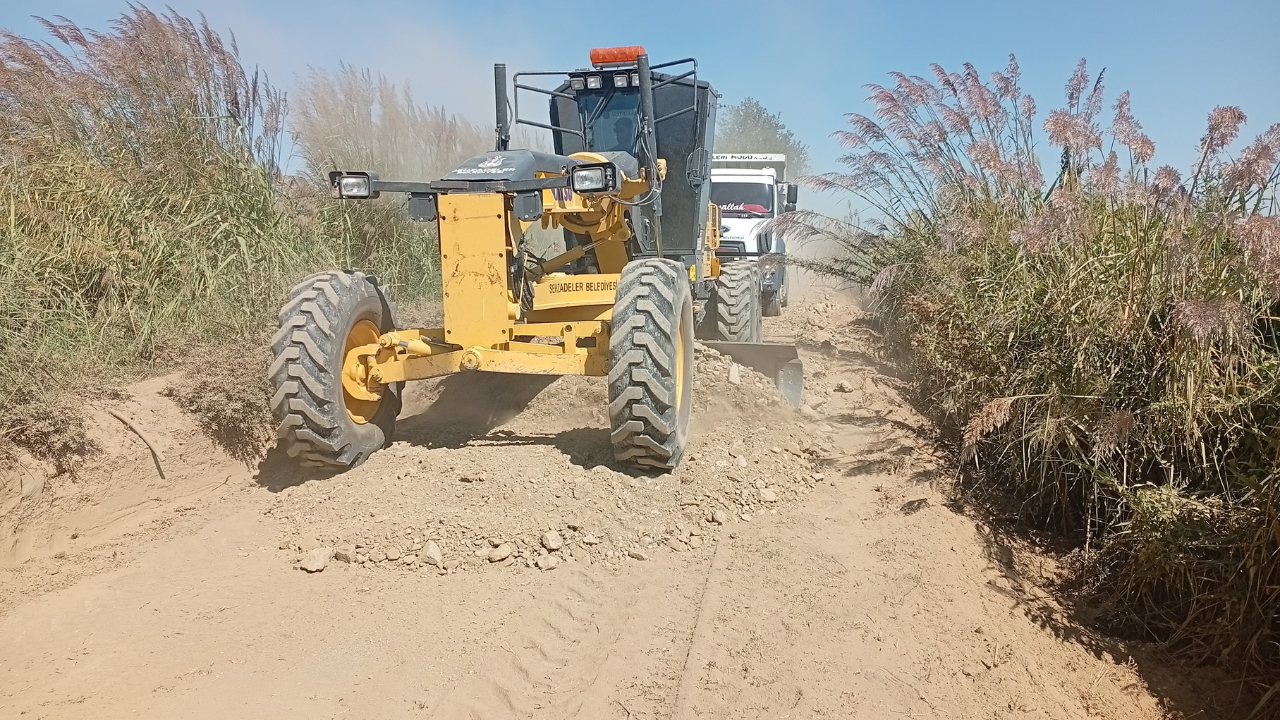 Şehzadeler Belediyesi’nden Çiftçilere Ova Yolu Desteği