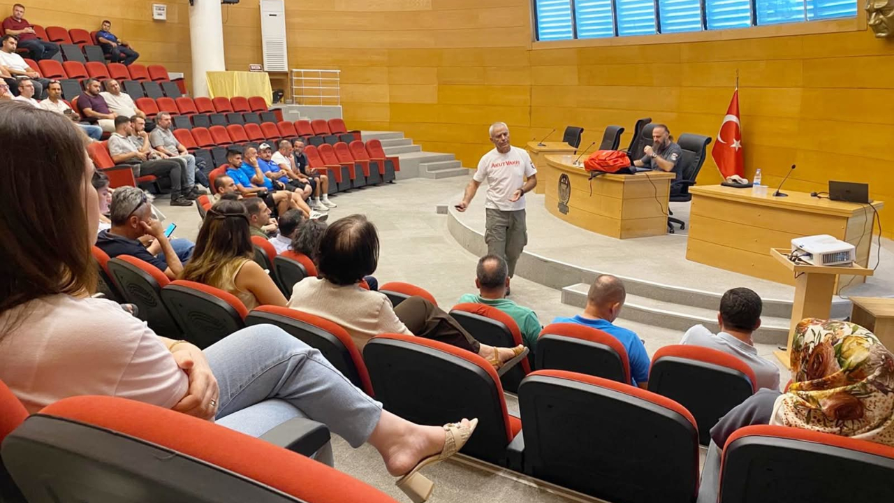 Akhisar’da Temel Afet Bilinçlendirme Semineri İlgi Gördü