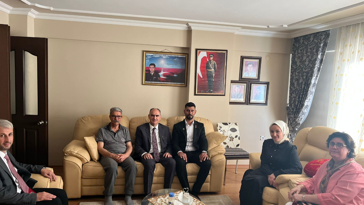 ‘Vatan Size Minnettar’: Vali Özkan’dan Şehit Ailesi ve Gazimize Ziyaret