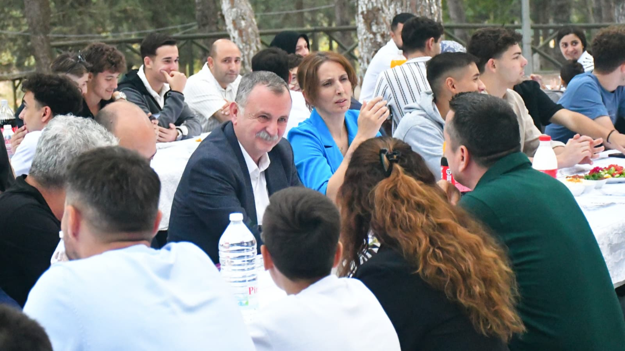 Yunusemre’de Şampiyonluk Coşkusu Birlikte Kutlandı