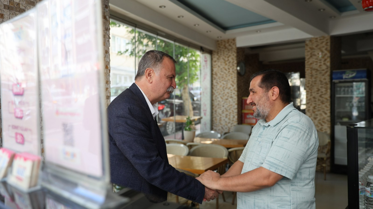 Başkan Balaban İzmir Caddesi’nde Esnafı Ziyaret Etti