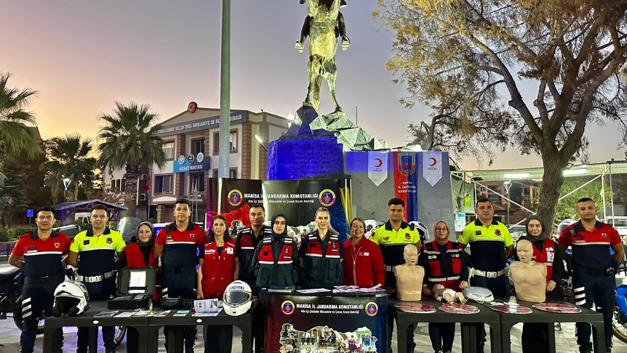 Manisa’da Kızılay ve Jandarma’dan Bilinçlendirme Etkinliği