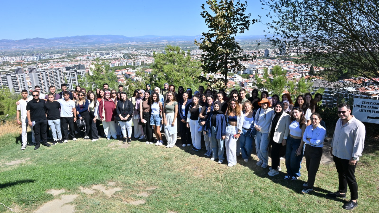 Manisa Büyükşehir’den Üniversiteli Gençlere Şehri Tanıtan Oryantasyon Gezisi