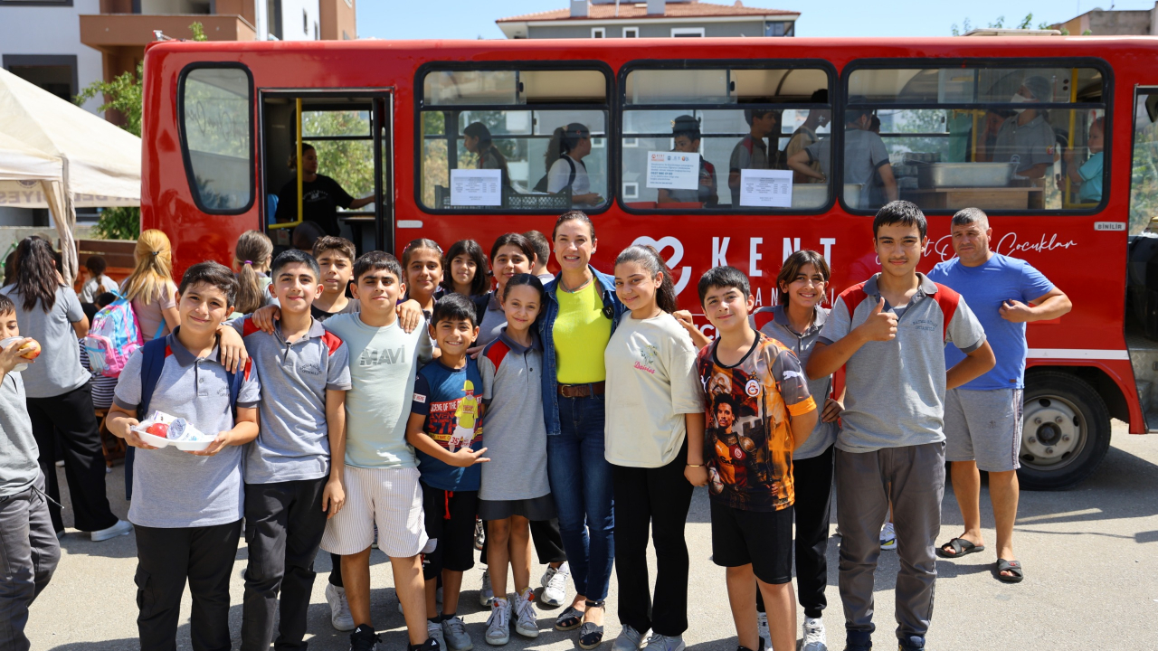 Efes Selçuk’ta Üçüncü Kent Lokantası Öğrenci Otobüsü Hizmete Başladı