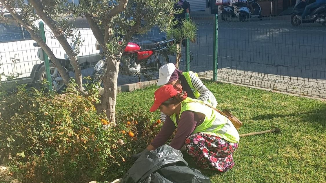 Edremit’te Parklar ve Yeşil Alanlar Yenileniyor