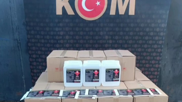 Akhisar’da Kaçak Alkol Operasyonu: 975 Litre Etil Alkol Ele Geçirildi