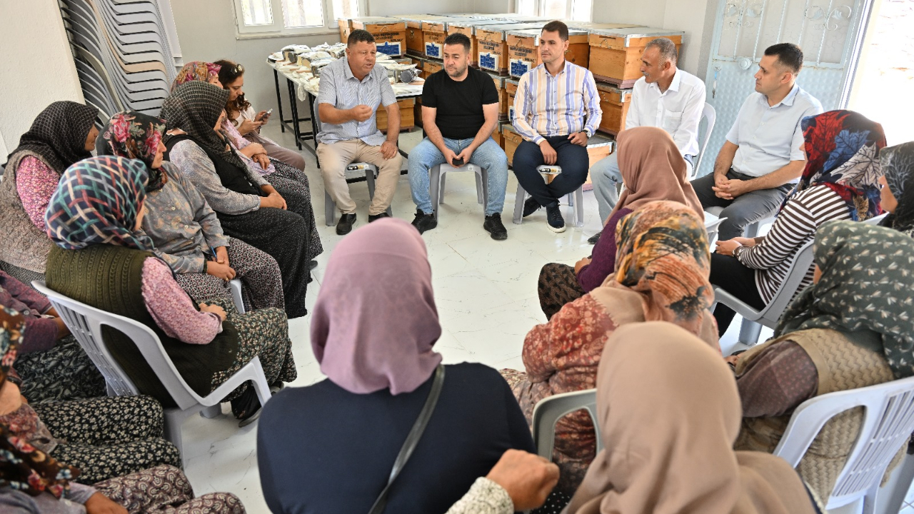Manisa’da Kadınlara 96 Arı Kovanı ve Ekipman Desteği