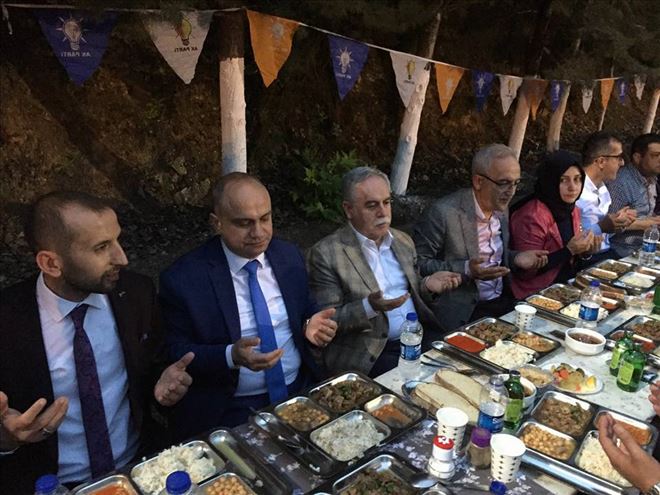 Ak Partinin İftar Programında Bin 500 kişi bir araya geldi
