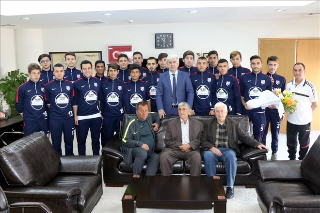 Akhisar Belediye Başkanı Salih Hızlı, şampiyonları ağırladı