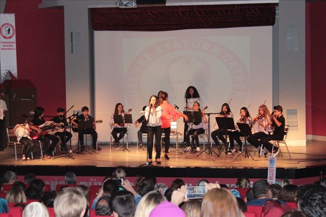 Atatürk Ortaokulu´ndan Muhteşem İngilizce gecesi