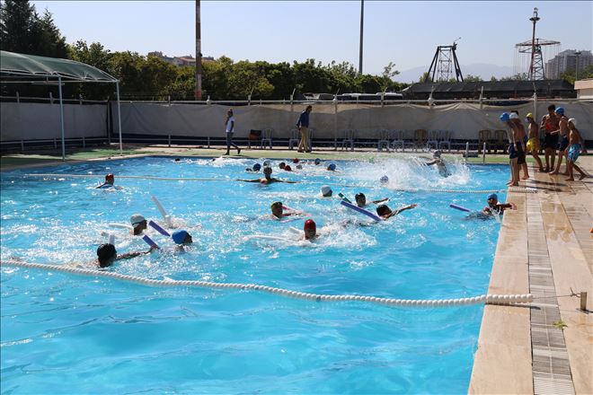 Başkan Şirin´den Bu Yıl da Öğrencilere Karne Jesti