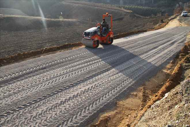 Büyükşehir Yağmurda Bozulan Yollara El Attı