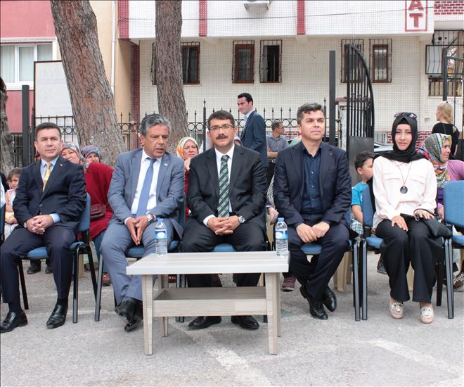 Kursiyerler sertifikalarını Çelik´ten aldı.