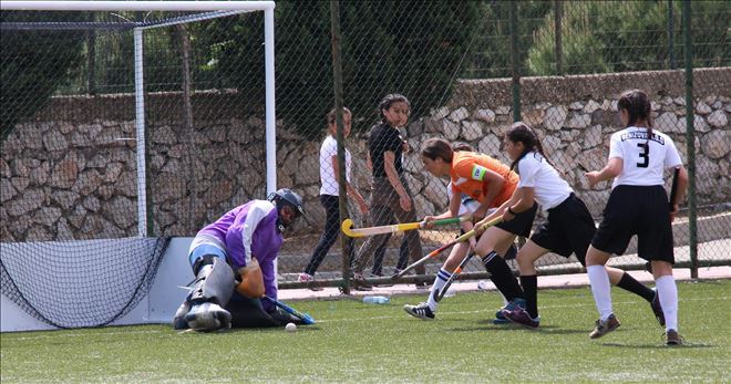 Manisa´da  Çim Hokeyi Heyecanı Başladı