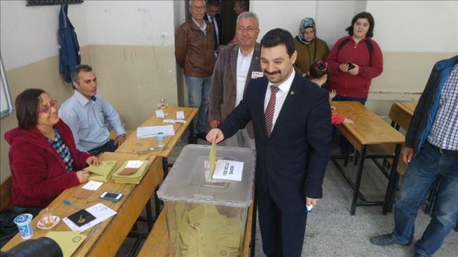 MHP Manisa İl Başkanı Erkan Öztürk Oyunu Kullandı