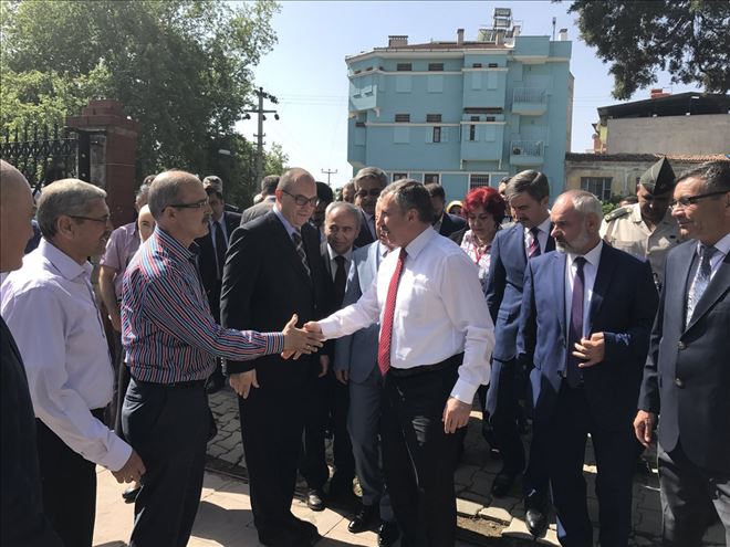 Selçuk Özdağ, “Anneler evlerimizin ruhu, neşesi ve geleceğidir”