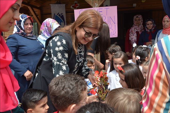 Yunusemreli Minikler Anneler Günü´nü Kutladı