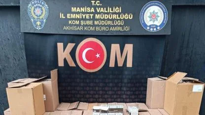 Akhisar’da 400 Bin Dal Bandrolsüz Makaron Ele Geçirildi