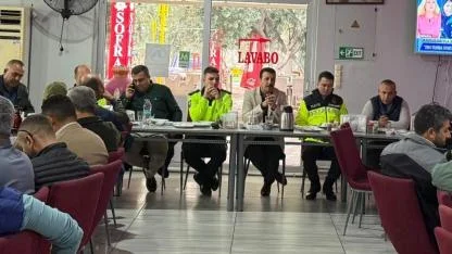 Akhisar’da Servis Sürücülerine Trafik Eğitimi Verildi